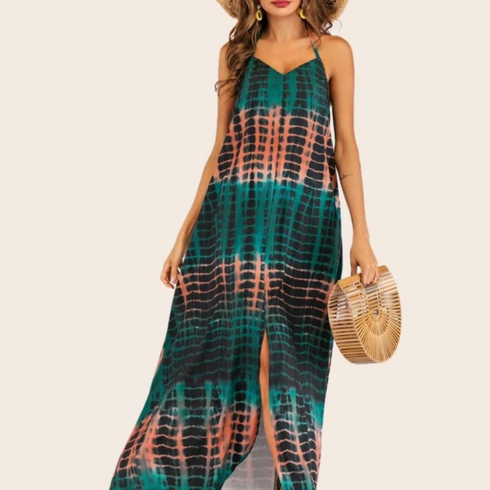 Stunning Halter Maxi!!🥰